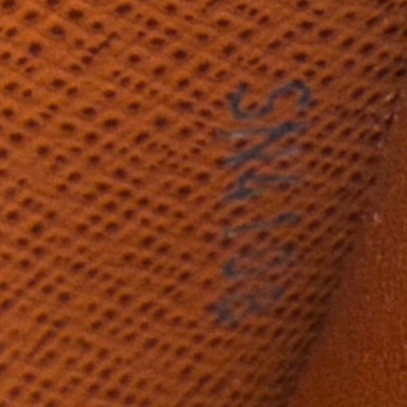 Louis Vuitton Wallet - Picture 10 of 10